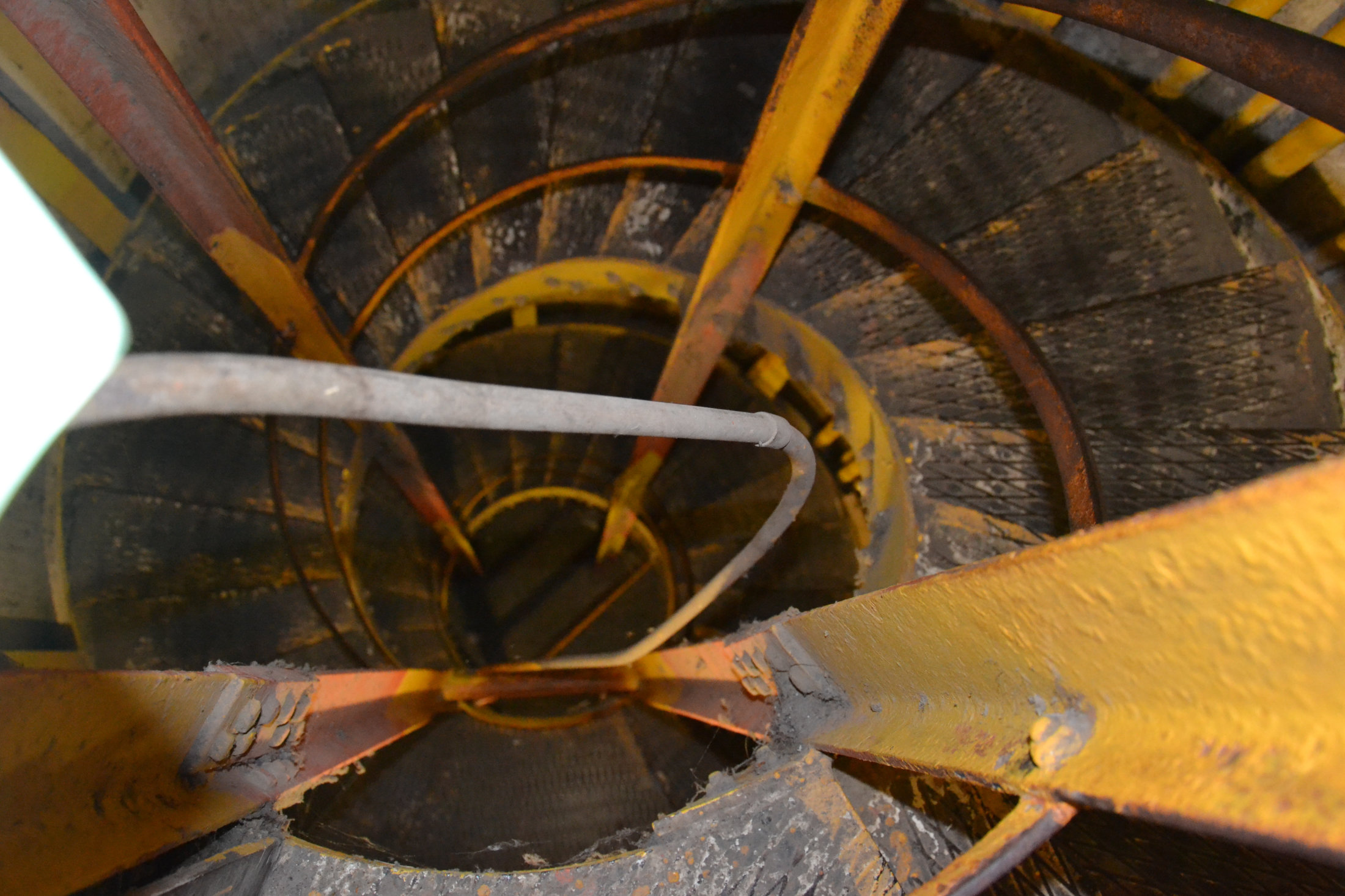 Steile Wendel Treppe zum Aussichtspunkt