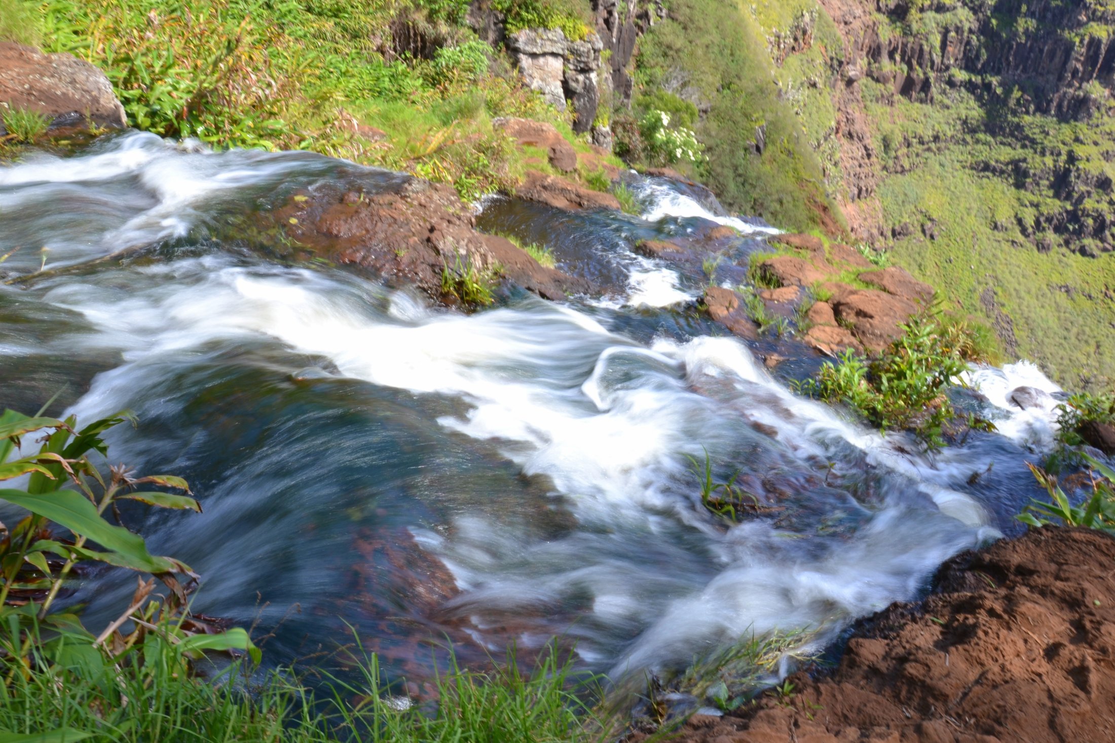 Hier stürzt der Wasserfall in die Tiefe