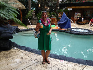Nach getaner Arbeit vor dem Hotelpool